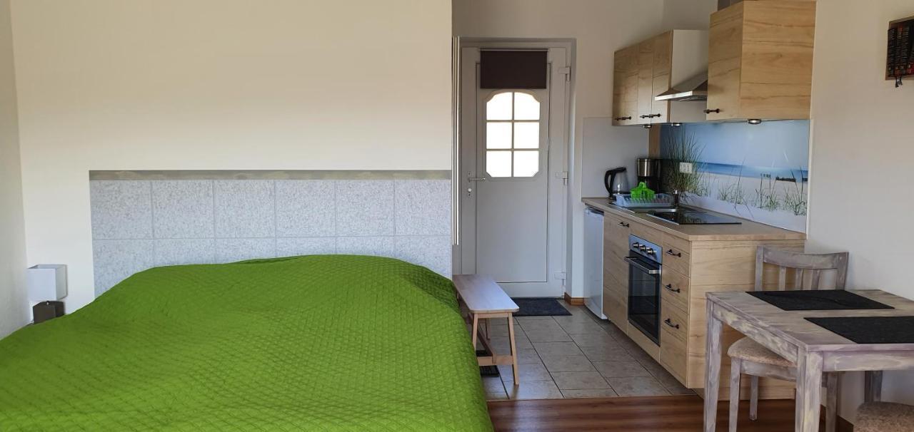 Ferienwohnungen Ruegen-Glueck Lohme Extérieur photo